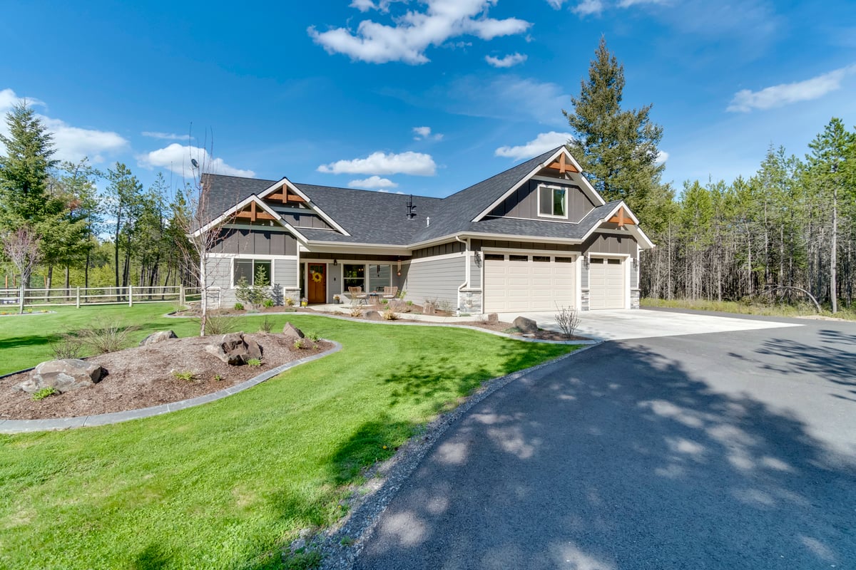 Lone Mountain Estates Home on acreage
